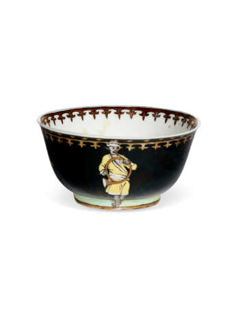 A CHINESE EXPORT PORCELAIN `TRUMPETER` TEABOWL AND SAUCER - Foto 4