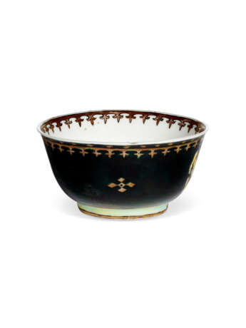A CHINESE EXPORT PORCELAIN `TRUMPETER` TEABOWL AND SAUCER - Foto 5