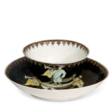 A CHINESE EXPORT PORCELAIN `TRUMPETER` TEABOWL AND SAUCER - photo 9