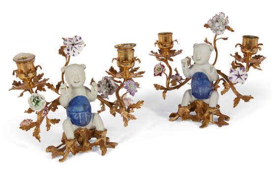 A PAIR OF LOUIS XV ORMOLU-MOUNTED CHINESE AND FRENCH PORCELAIN TWIN-BRANCH CANDELABRA - photo 1