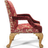 A PAIR OF GEORGE II GILTWOOD ARMCHAIRS - фото 5