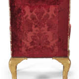 A PAIR OF GEORGE II GILTWOOD ARMCHAIRS - фото 7