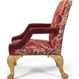 A PAIR OF GEORGE II GILTWOOD ARMCHAIRS - фото 15
