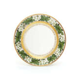 A ROYAL BERLIN PORCELAIN PEACH-GROUND PART SERVICE MADE FOR PRINCE FRIEDRICH OF THE NETHERLANDS - Foto 9