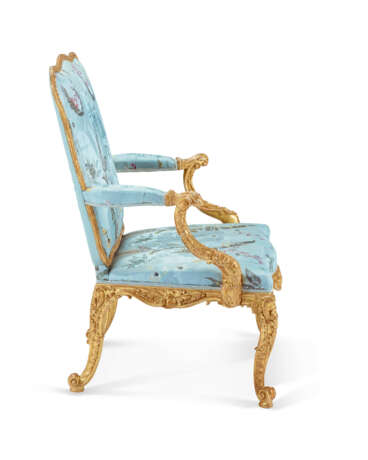A PAIR OF GEORGE II GILTWOOD ARMCHAIRS - photo 4