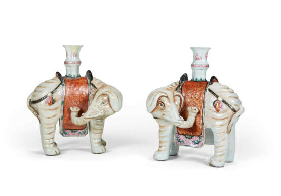 A PAIR OF CHINESE EXPORT PORCELAIN ELEPHANT CANDLEHOLDERS - photo 1