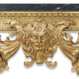 A PAIR OF GEORGE II GILTWOOD PIER TABLES - Foto 4