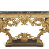 A PAIR OF GEORGE II GILTWOOD PIER TABLES - Foto 5