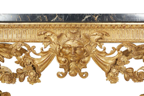 A PAIR OF GEORGE II GILTWOOD PIER TABLES - фото 7