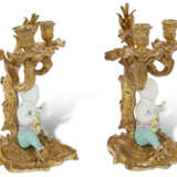 A PAIR OF LOUIS XV ORMOLU AND CHINESE FAMILLE VERTE PORCELAIN TWO-LIGHT CANDELABRA - photo 5