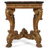 A NORTH EUROPEAN GILTWOOD CENTER TABLE - Foto 4
