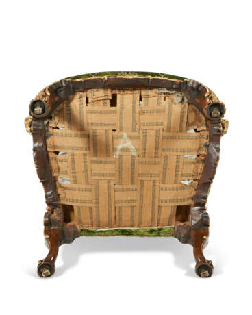A PAIR OF GEORGE II MAHOGANY AND PARCEL-GILT ARMCHAIRS - Foto 6