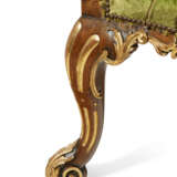 A PAIR OF GEORGE II MAHOGANY AND PARCEL-GILT ARMCHAIRS - Foto 13