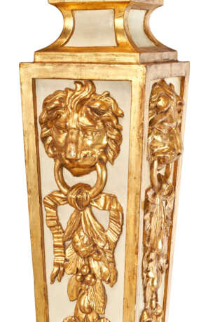 A PAIR OF GEORGE II PARCEL-GILT AND WHITE-PAINTED PEDESTALS - photo 3