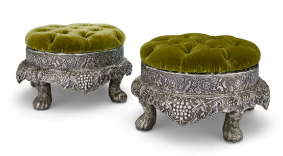 A PAIR OF INDIAN PARCEL-GILT SILVER-MOUNTED FOOTSTOOLS - фото 1