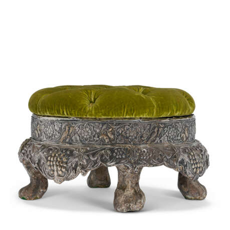 A PAIR OF INDIAN PARCEL-GILT SILVER-MOUNTED FOOTSTOOLS - фото 3