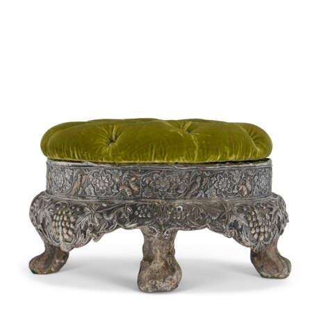 A PAIR OF INDIAN PARCEL-GILT SILVER-MOUNTED FOOTSTOOLS - фото 4