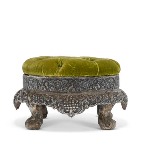 A PAIR OF INDIAN PARCEL-GILT SILVER-MOUNTED FOOTSTOOLS - photo 7