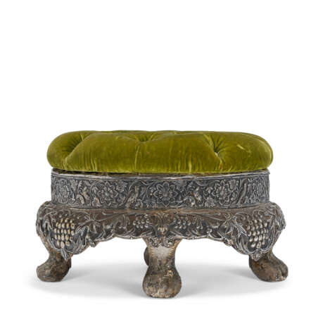 A PAIR OF INDIAN PARCEL-GILT SILVER-MOUNTED FOOTSTOOLS - photo 8