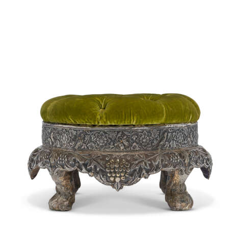 A PAIR OF INDIAN PARCEL-GILT SILVER-MOUNTED FOOTSTOOLS - photo 9