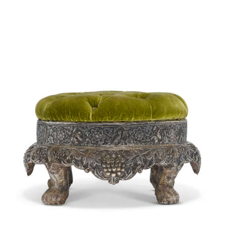 A PAIR OF INDIAN PARCEL-GILT SILVER-MOUNTED FOOTSTOOLS - photo 10