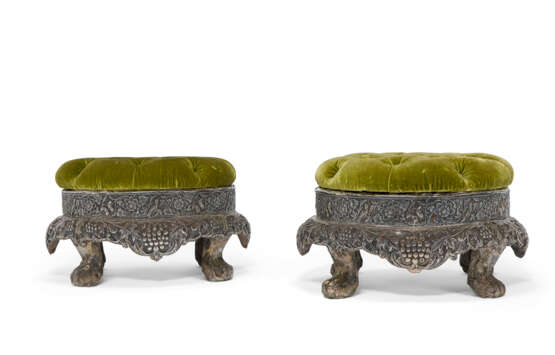A PAIR OF INDIAN PARCEL-GILT SILVER-MOUNTED FOOTSTOOLS - фото 12
