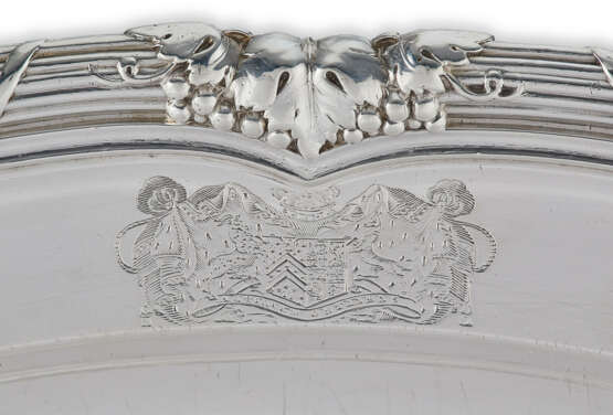 A SET OF FIVE GEORGE III SILVER MEAT DISHES - Foto 2