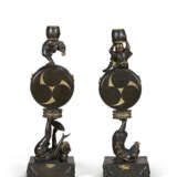 A PAIR OF JAPANESE BRONZE CANDLESTICKS - фото 2