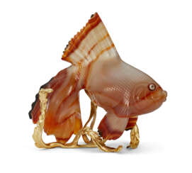 A GOLD AND DIAMOND-MOUNTED AGATE ANGEL FISH