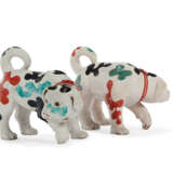 A PAIR OF JAPANESE EXPORT ARITA PORCELAIN MODELS OF PUPPIES - photo 2
