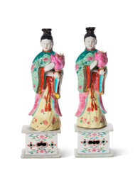 A PAIR OF CHINESE EXPORT PORCELAIN FAMILLE ROSE COURT LADY CANDLEHOLDERS