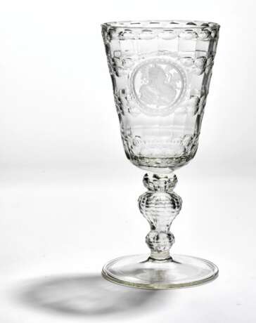 St. Petersburg Glassworks: A Russian clear glass goblet with portrait of Tsaritsa Elizabeth I Petrovna and the Russian double-headed eagle. 1750–1760. H. 27 cm. - photo 1