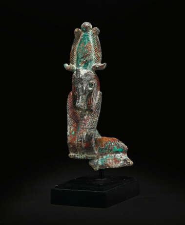 AN EGYPTIAN BRONZE ATUM IN THE FORM OF A HUMAN-HEADED SERPENT - Foto 1