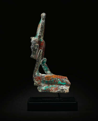 AN EGYPTIAN BRONZE ATUM IN THE FORM OF A HUMAN-HEADED SERPENT - Foto 3