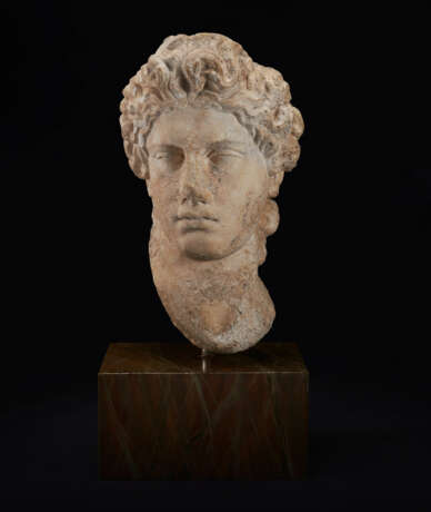 A ROMAN MARBLE HEAD OF APOLLO - photo 1