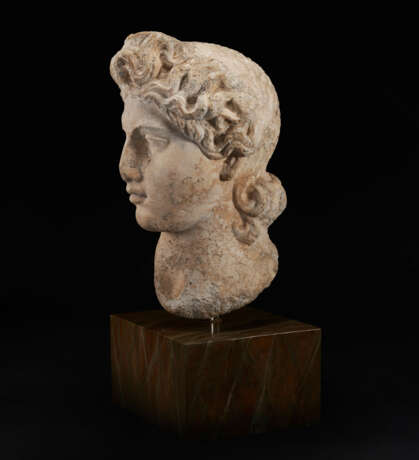 A ROMAN MARBLE HEAD OF APOLLO - фото 3