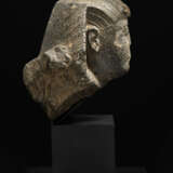 AN EGYPTIAN GRANITE PORTRAIT HEAD OF A PHARAOH - фото 3