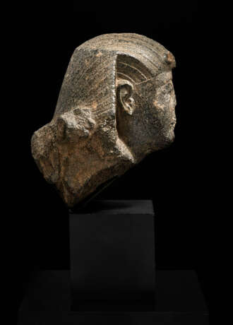 AN EGYPTIAN GRANITE PORTRAIT HEAD OF A PHARAOH - photo 3