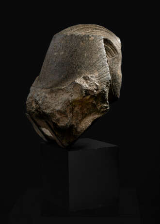 AN EGYPTIAN GRANITE PORTRAIT HEAD OF A PHARAOH - фото 5