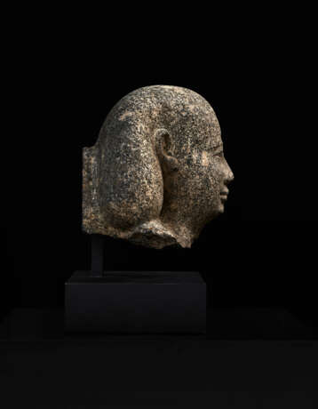 AN EGYPTIAN GRANITE PORTRAIT HEAD OF A MAN - Foto 5