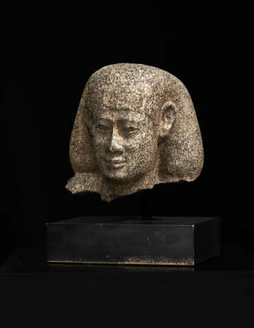 AN EGYPTIAN GRANITE PORTRAIT HEAD OF A MAN - фото 6