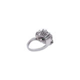 Ring mit 3 Smaragden und Diamanten von zus. ca. 0,4 ct, - фото 3