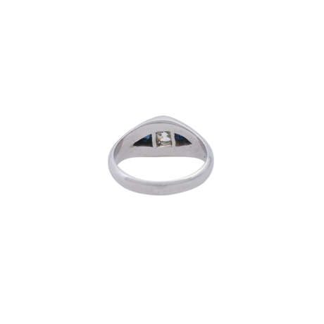 Ring mit Altschliffdiamant von ca. 0,73 ct flankiert von 2 Saphirtriangeln, - фото 4