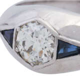 Ring mit Altschliffdiamant von ca. 0,73 ct flankiert von 2 Saphirtriangeln, - photo 5