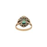 Ring mit Smaragd und Diamanten von zus. ca 0,4 ct, - photo 4