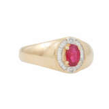 Ring mit Rubin und Diamanten zus. ca. 0,3 ct, - photo 1