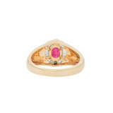 Ring mit Rubin und Diamanten zus. ca. 0,3 ct, - photo 4