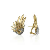 NO RESERVE | TIFFANY & CO., JEAN SCHLUMBERGER DIAMOND AND GOLD 'FLAME' EARRINGS - Foto 3
