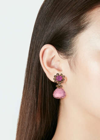 NO RESERVE | TAFFIN COLORED SAPPHIRE, COLORED DIAMOND AND PINK TOURMALINE EARRINGS - Foto 2