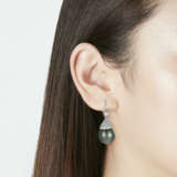 NO RESERVE | GRAY CULTURED PEARL AND DIAMOND EARRINGS - Foto 2